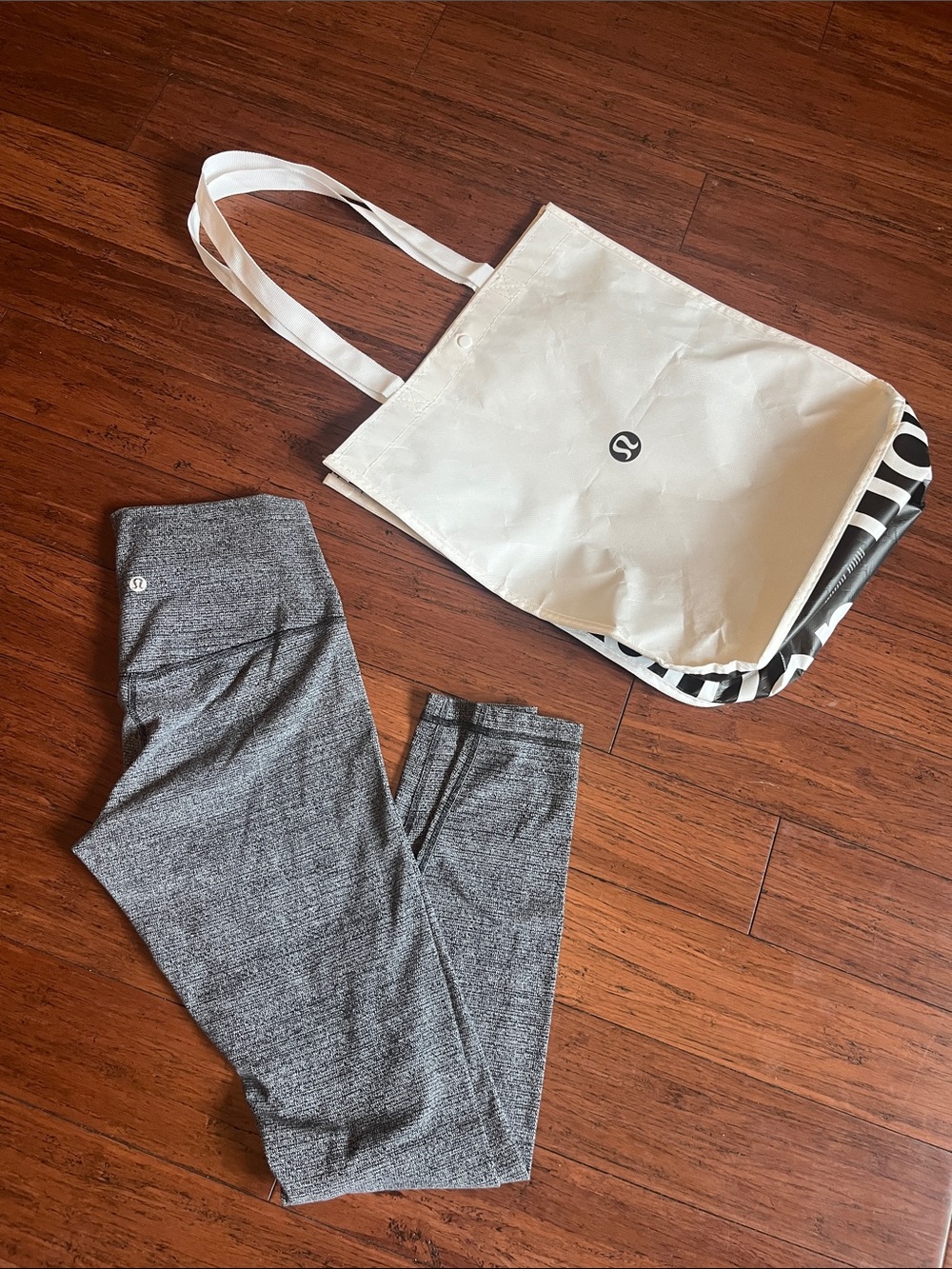 Lululemon full length leggings and shopping bag size 6